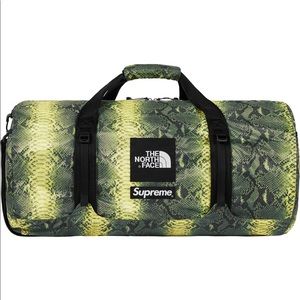 Supreme / The Northface duffle bag